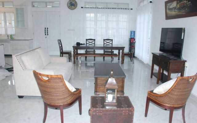 Griya Pamengkang 2 - Colonial House
