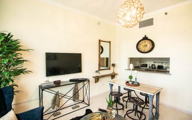 Lux BnB I X1 Tower I Golf Course & Sea Views