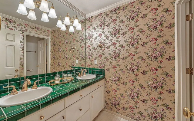 Sea Mist Waterfront Inn