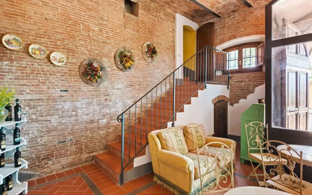 Rustic Apartment in San Miniato with Swimming Pool