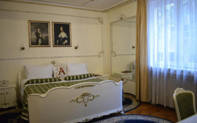 Queen's Astoria Design Hotel