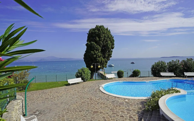Specchio sul Lago in Manerba del Garda