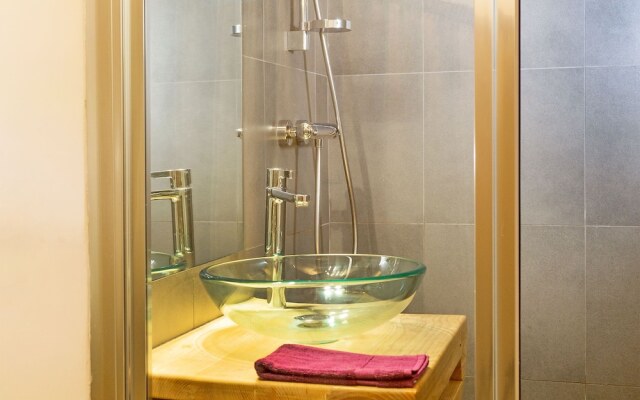Luxury Chalet, Near the ski Slopes, With Fireplace, Sauna, Jacuzzi and Internet Access
