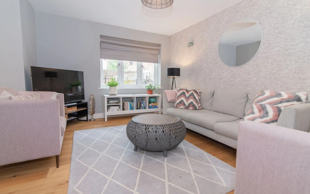 Elegant Ludlow Haven: 4Bed Ultimate Tranquility