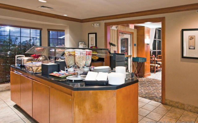 Staybridge Suites Detroit-Utica by IHG