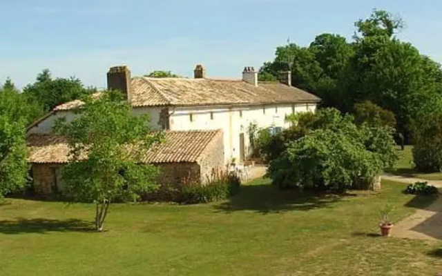 House With 5 Bedrooms in Saint-vincent-la-châtre, With Pool Access, Fu