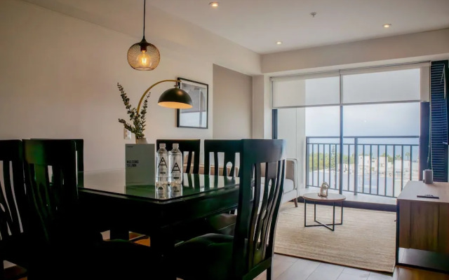 w Beautiful 3BR w Balcony in San Isidro