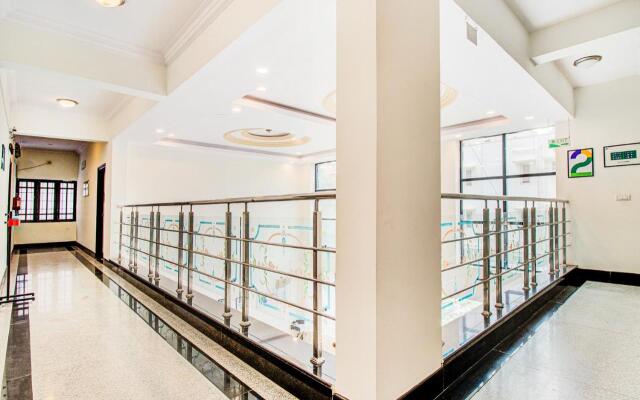 Fabhotel Emara Grand