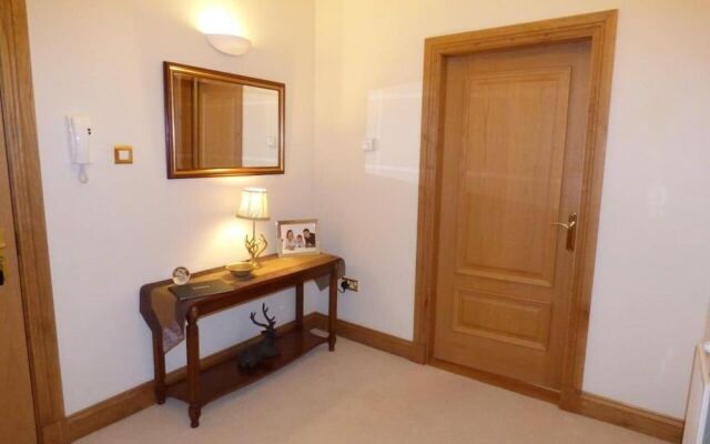 Auchenheglish Lodges - 7 Lomond Castle