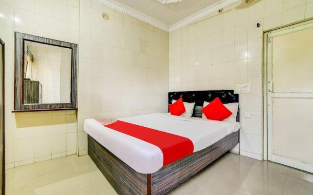 OYO 29087 Hotel Golden Pride