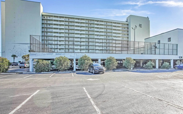 2 Mi to Golfing: Oceanfront Myrtle Beach Condo