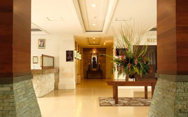 The Grand Hill Bistro Cafe & Resort Hotel
