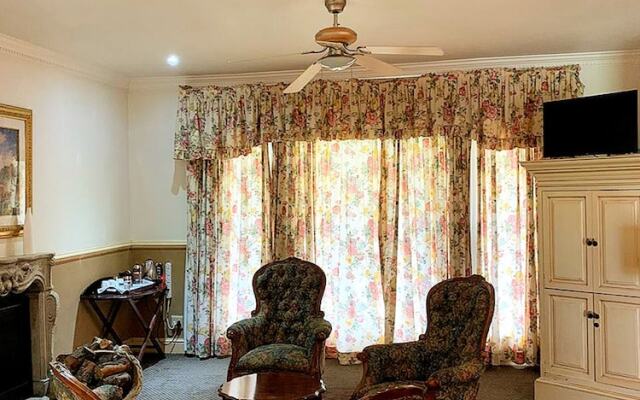 Sherwood's Country House