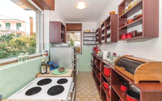Amazing Home in Seget Donji With Wifi and 5 Bedrooms