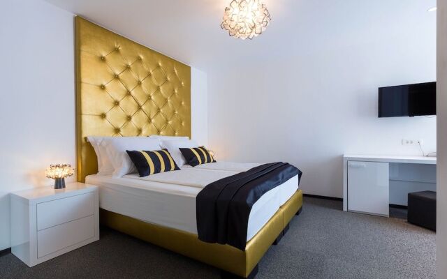 B Gold Luxury Rooms