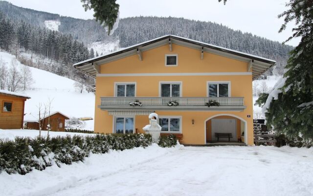 Luxurious Chalet In Zell Am See With Sauna