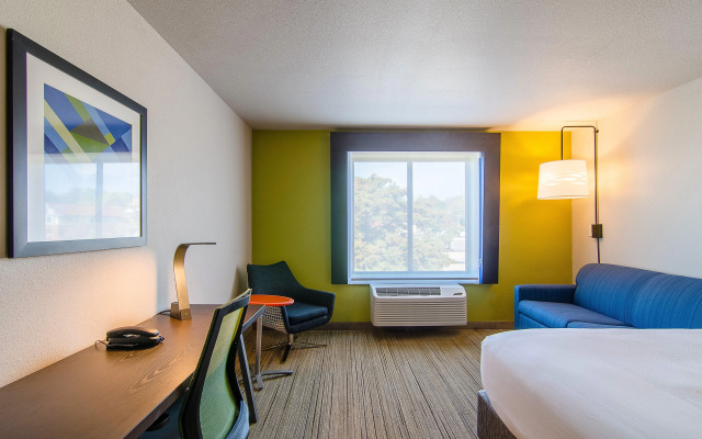 Holiday Inn Express & Suites Atchison by IHG
