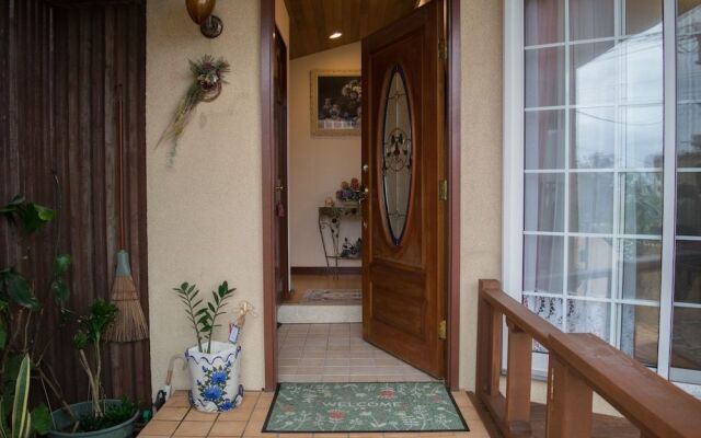 The Girl / Vacation Stay 15536