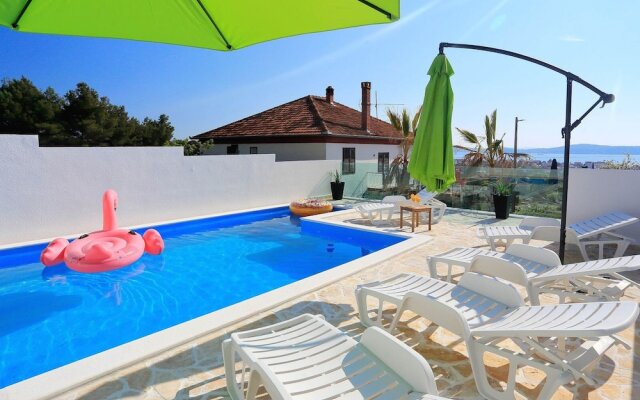 Modern Apartment in Bibinje With Pool
