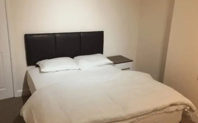 Room in Guest Room - Big Double Room in Leicester