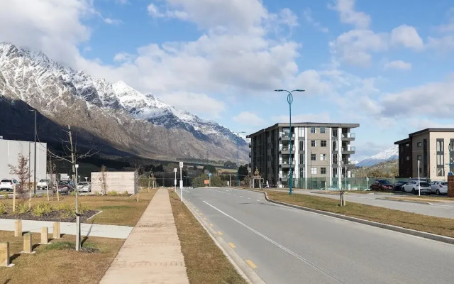 Executive 2 Bedroom Apartment Remarkables Park