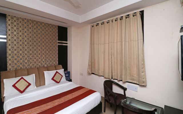 OYO 13299 Hotel Blue Pearl