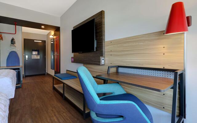 Tru by Hilton Lithia Springs