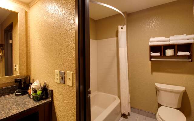 Best Western Harbour Pointe Lakefront