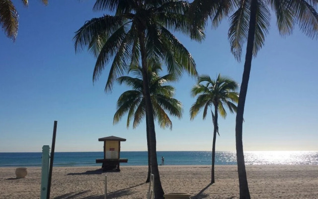 Hollywood Beach Side Apartments