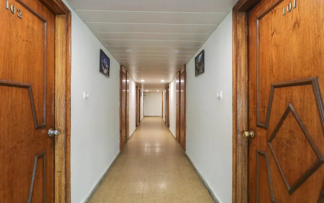 OYO 1818 Hotel Central