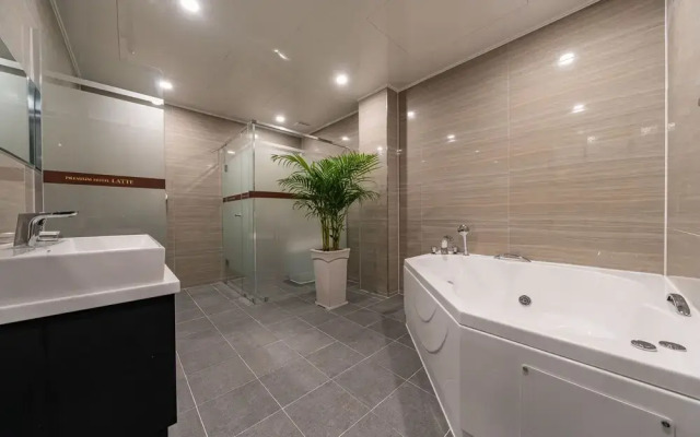 Yangju Latte Drive-in Hotel