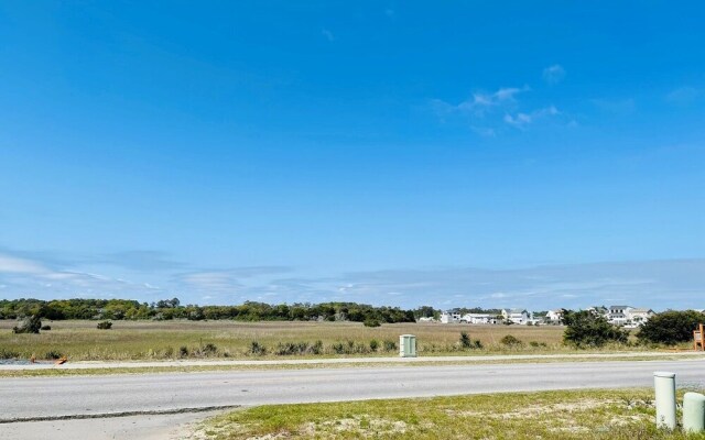 Turtley Paradise West 3 Bedroom Home by RedAwning