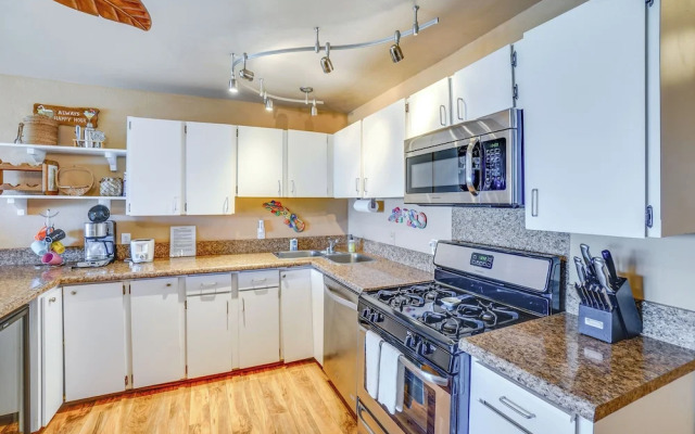 Kaunakakai Condo w/ Private Lanai & Ocean Views!