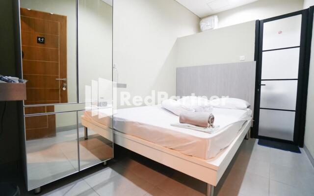 Tomang Gelong Guest House Syariah RedPartner
