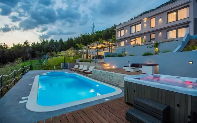 Luxury Villa Grand View