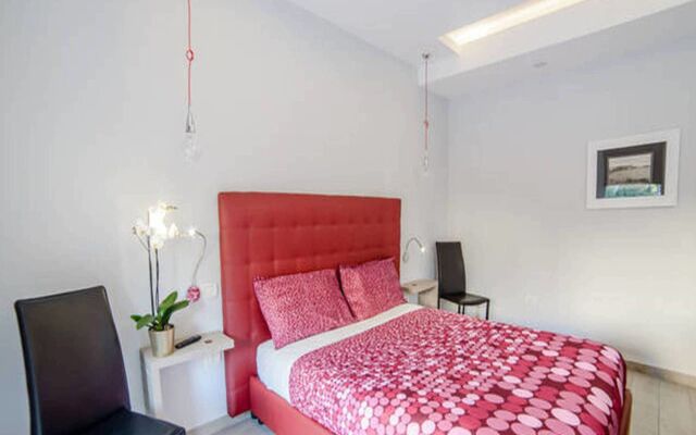 Riviera Luxury Suites B&B