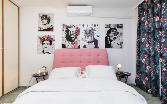 Room Alma 1