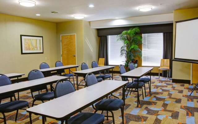 Comfort Suites