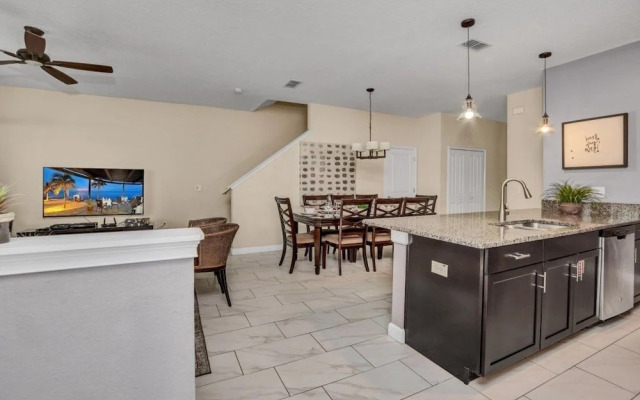 3097pequod 5 Bedroom Townhouse by RedAwning