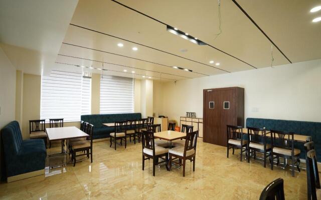 Hotel Regal By Rhytham