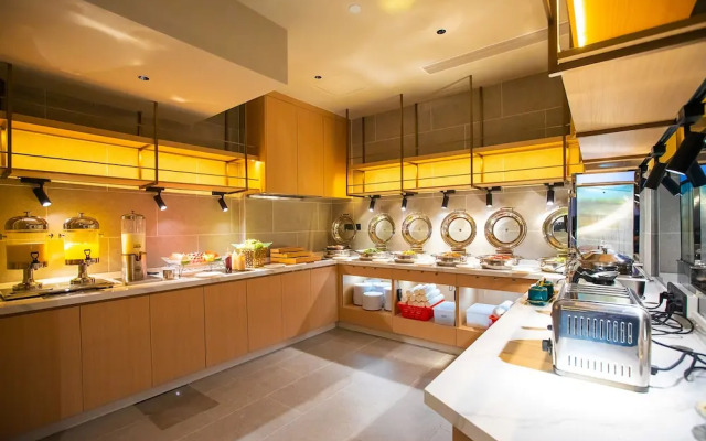 NAIVE L Executive Apartments Coast City