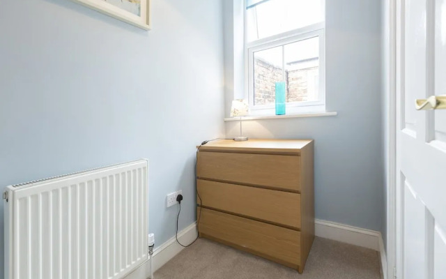 Apartment 32