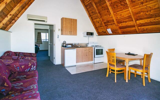 Mountain Chalets Motel