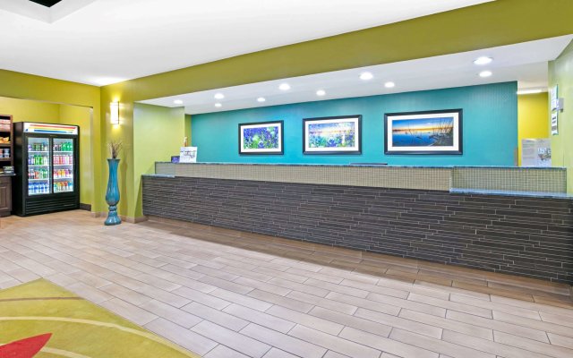 La Quinta Inn & Suites by Wyndham Paris