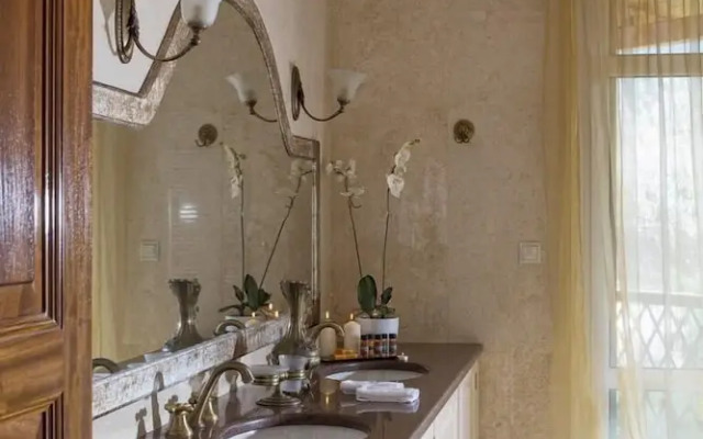 Arhontiko Kaltezioti Luxury Hotel & Suites