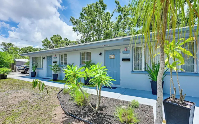 Outdoor Entertainment Area: Clearwater Condo!