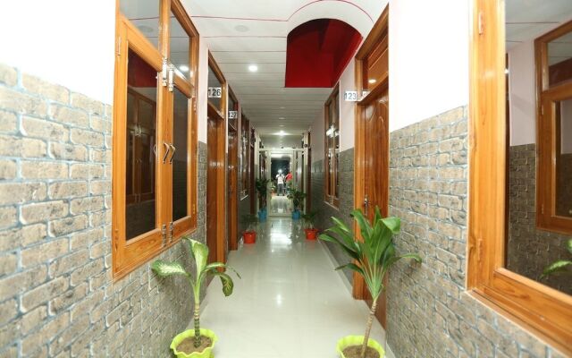 Oyo 18597 Satyam