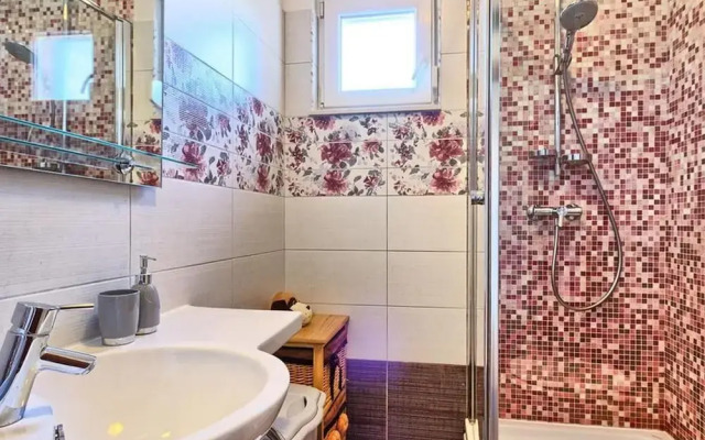 Luxury Apartment Okrug Gornji With Sea View and Pool