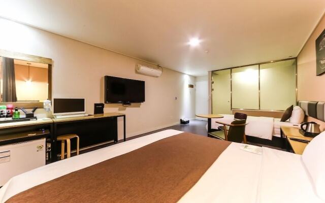 Hotel 385
