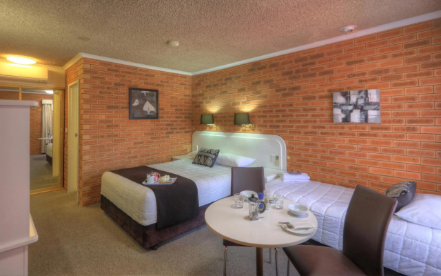 Cousins Motor Inn – Guest Rooms – Inverell